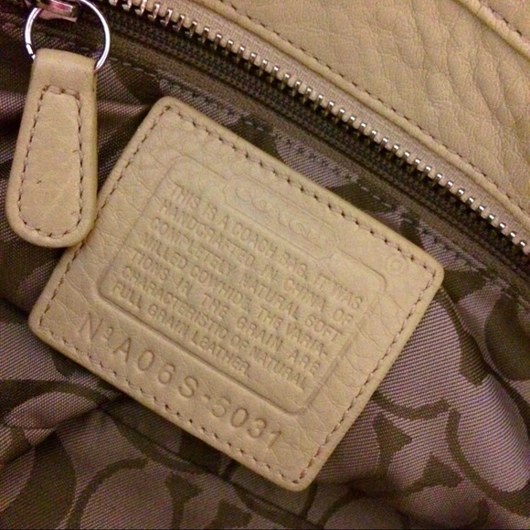 Coach Vintage Neutral Beige Sand Tan Cream Pebbled Leather Hand Bag Purse - Picture 7 of 8